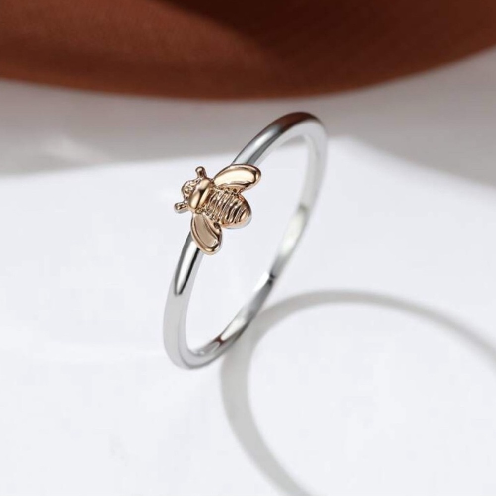 Elegant Silver and Gold Bee Ring - Picture 1 of 8